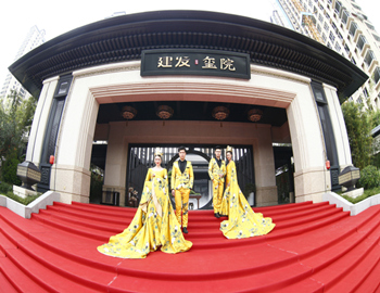 【尊龙凯时人生就是搏·玺院】国风映玺、院开盛境，东方美学样板盛妆绽放